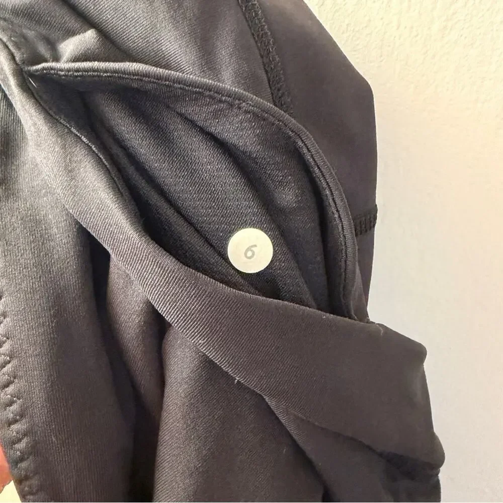 Lululemon Black Athletic Leggings with Front Zipper Pockets Size 6